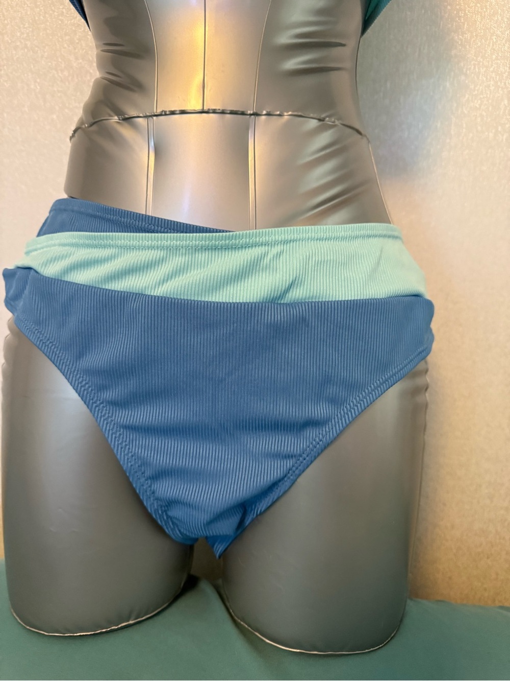 Two-Tone Blue Ribbed Bikini Set
#1 - Picture 3 of 15